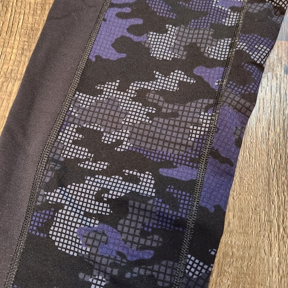 Spanx Booty Boost Active Printed Leggings Black Blue Camo - Picture 4 of 4